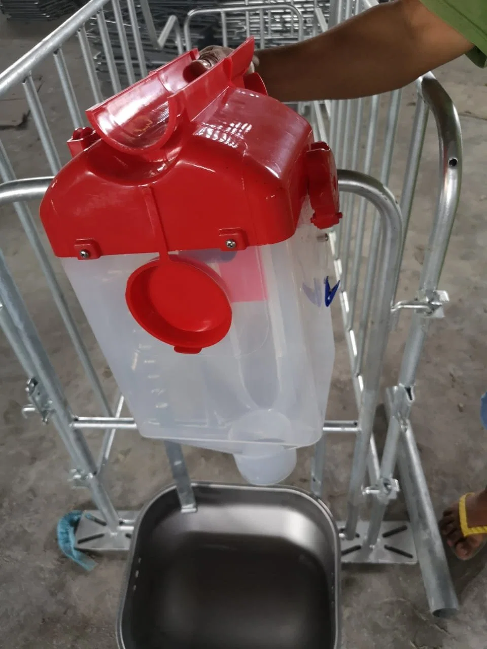 Automatic Swine Farm Feeding System Plastic Measuring Cylinder Cup
